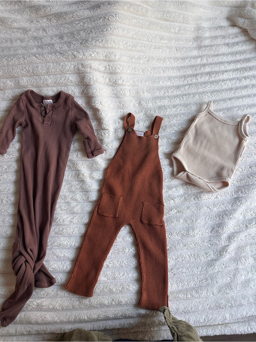 Mebie Baby | 0-3 months | Ribbed Rust Overalls + Neutral Knit Bodysuit Set